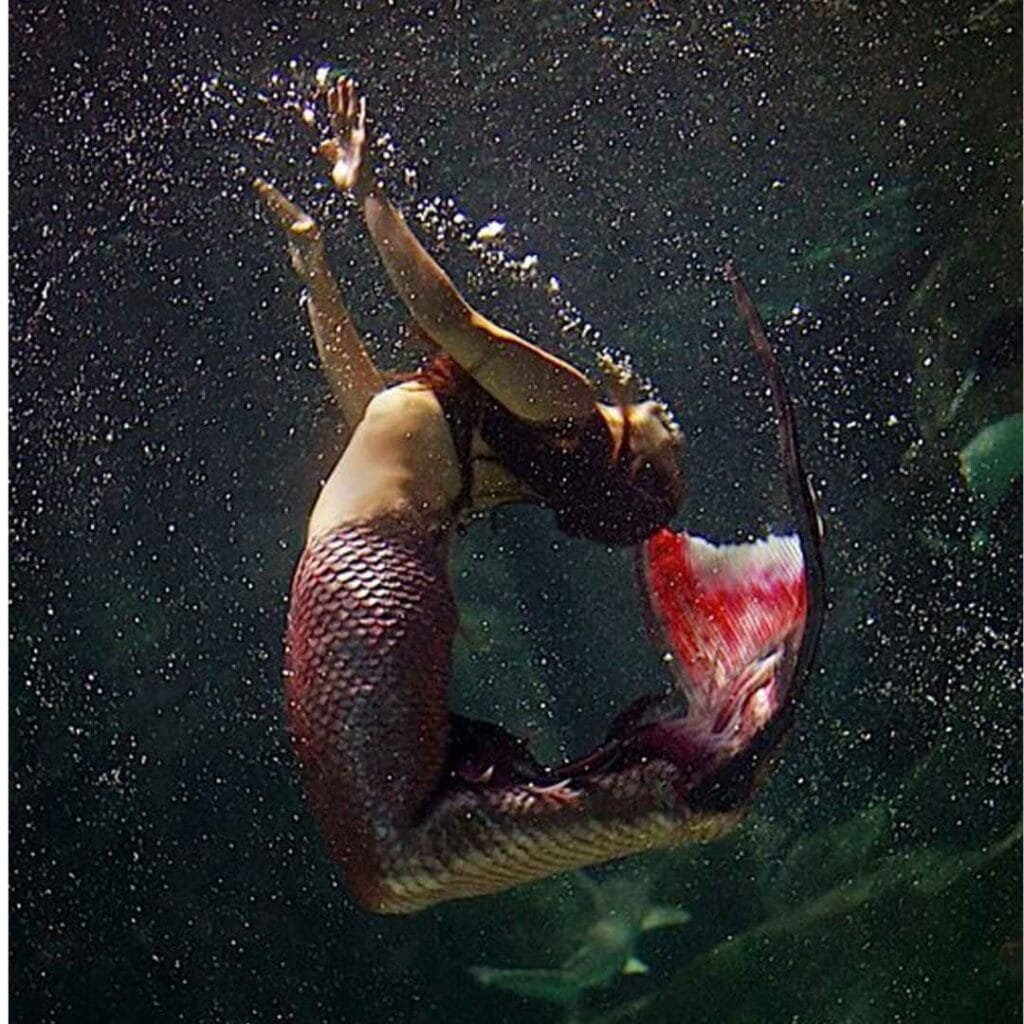 Mermaid Shannon spinning underwater at Ripley's Aquarium