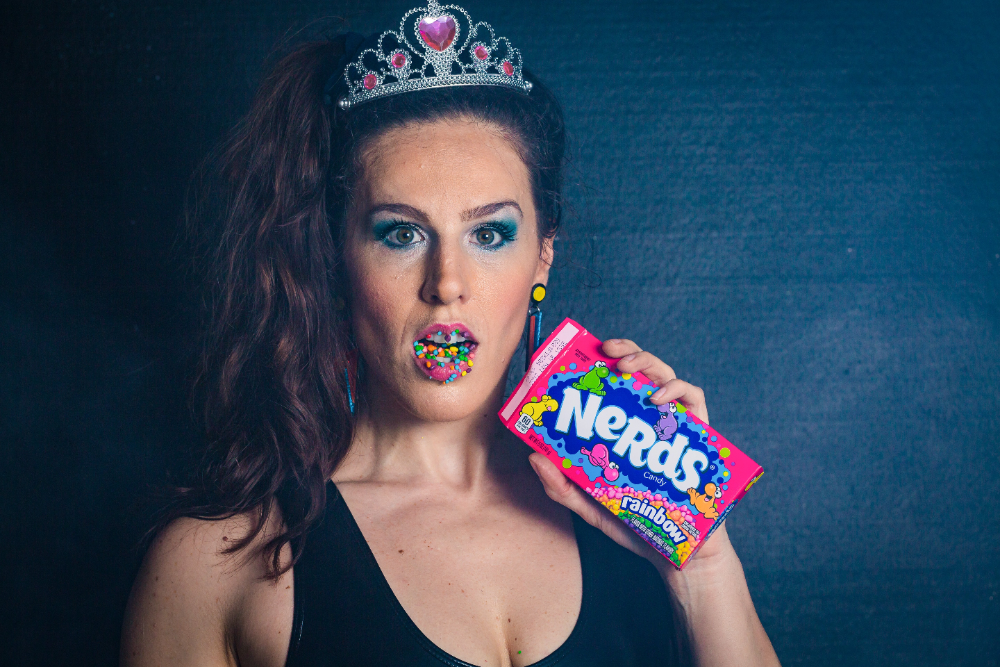 About 2 "About Shannon Scott – creative performer combining voice, movement, and emotion"
