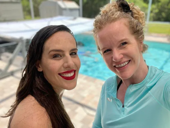 Underwater Modeling 101: What Every Model and Production Team Needs to Know Before the Shoot 5 Underwater talent Shannon Scott shares a lighthearted moment with the photographer after discussing safety protocols, highlighting the importance of teamwork and trust before a pool shoot.
