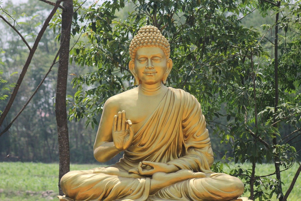 Breaking Free from the Struggling Actor Mentality: Embrace an Abundance Mindset to Chase Your Dreams 2 Buddha statue symbolizing calm and clarity during a mindshift for actors
