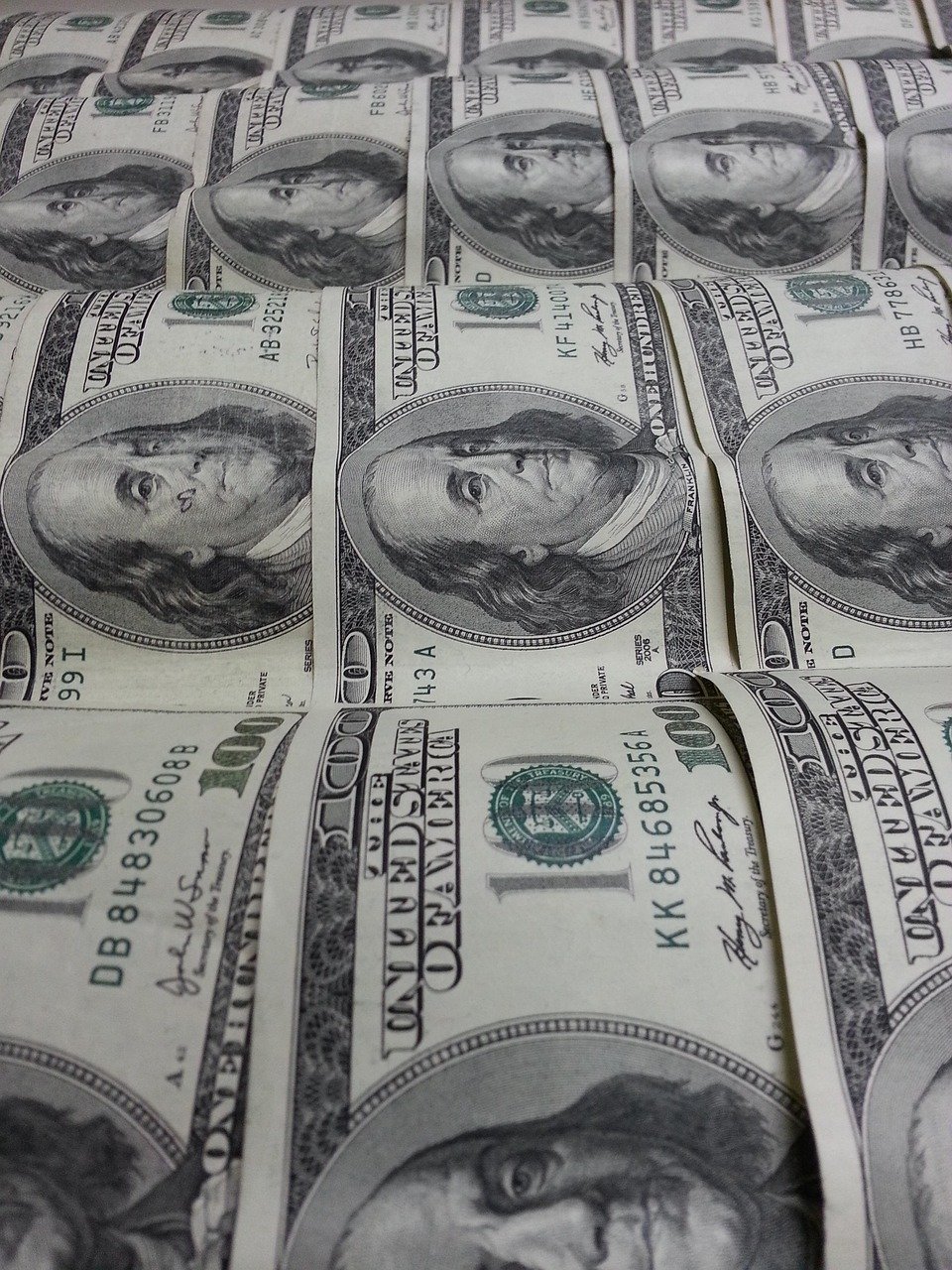 Close-up cash, symbolizing financial success and creative income for actors.

