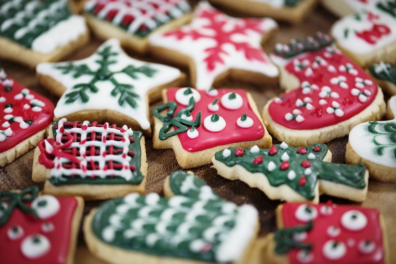Holiday Voiceover Services: 5 Powerful Heartfelt Tips for Every Recording 1 Holiday voiceover services inspiration: festive Christmas cookies on a plate