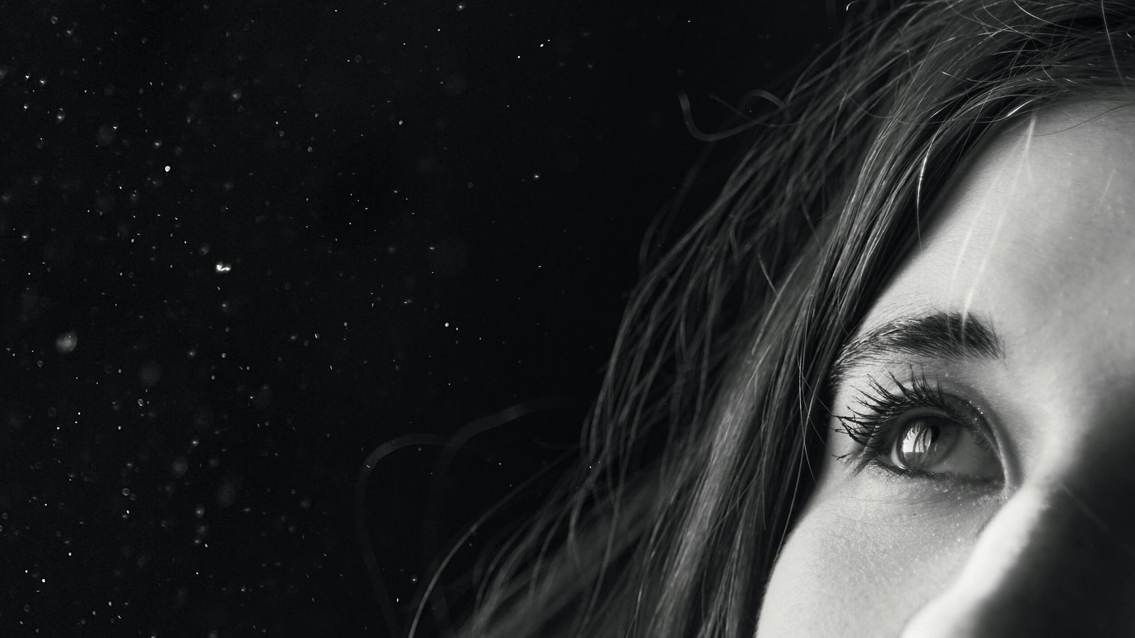 Actor mindset reflected in a young woman looking up at the stars with hope and curiosity