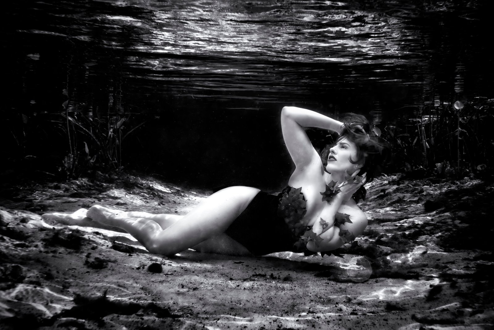 Shannon Scott, underwater fine art portrait, black and white, Poison Ivy inspired photography